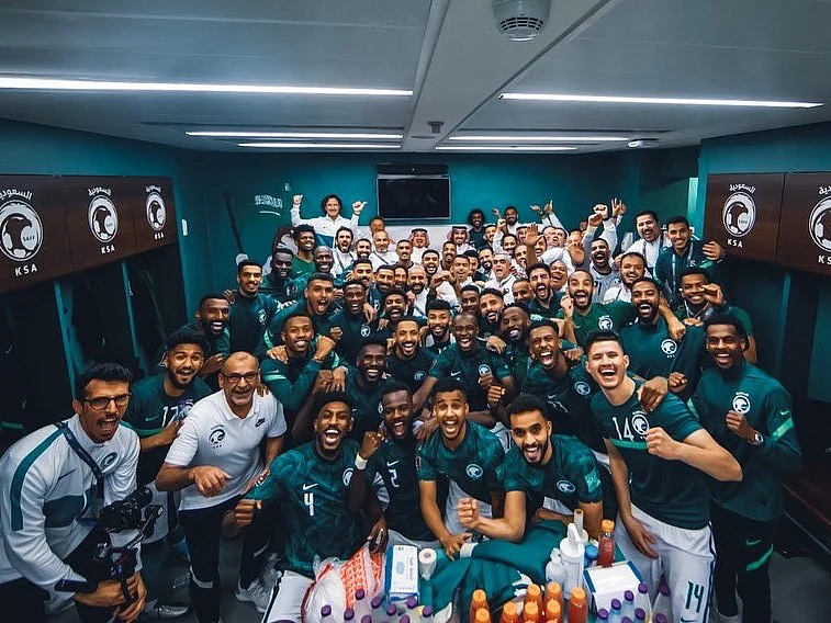 FIFA World Cup 2022 Round Up: `நாய் போல் உடலை அசை!' கோச்சின் உத்தரவு டு சவுதி மன்னரின் அறிவிப்பு வரை