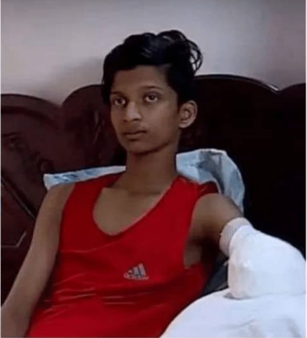 கால்பந்து விளையாடிய மாணவன் சுல்தான்