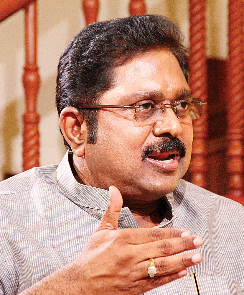 மிஸ்டர் கழுகு: டி.டி.வி-யின் சமாதானக்கொடி... கிழித்து எறிந்த எடப்பாடி!