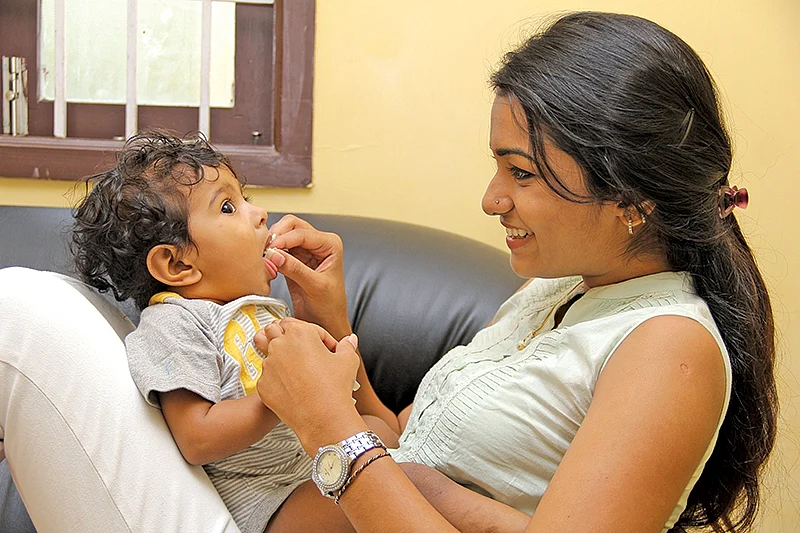 கருவறை முதல் வகுப்பறை வரை... குழந்தை வளர்ப்பு கைடு!