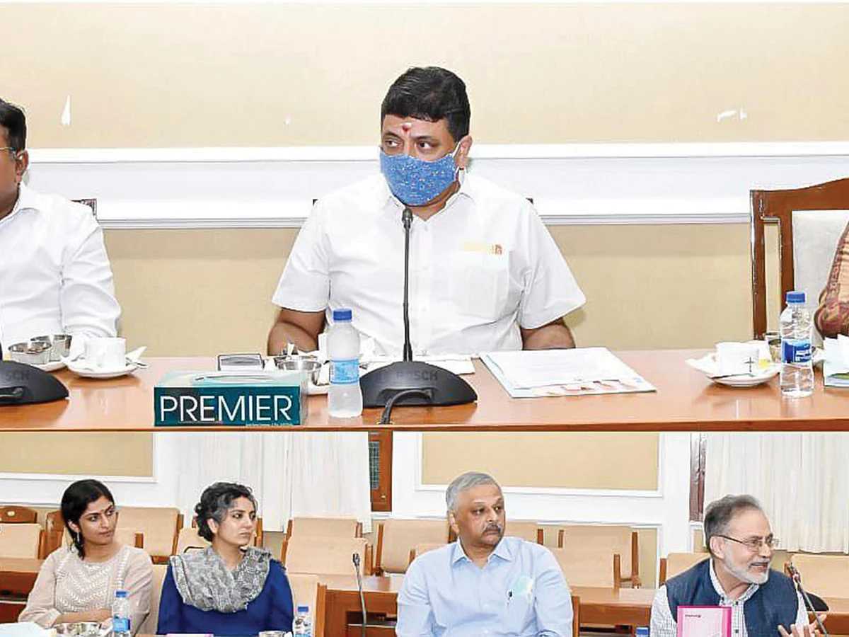 ‘பணி அமர்த்து... பாதியில் துரத்து...’ - அரசுப் பணி தனியார்மயம்... மூடி மறைக்கும் அரசு!