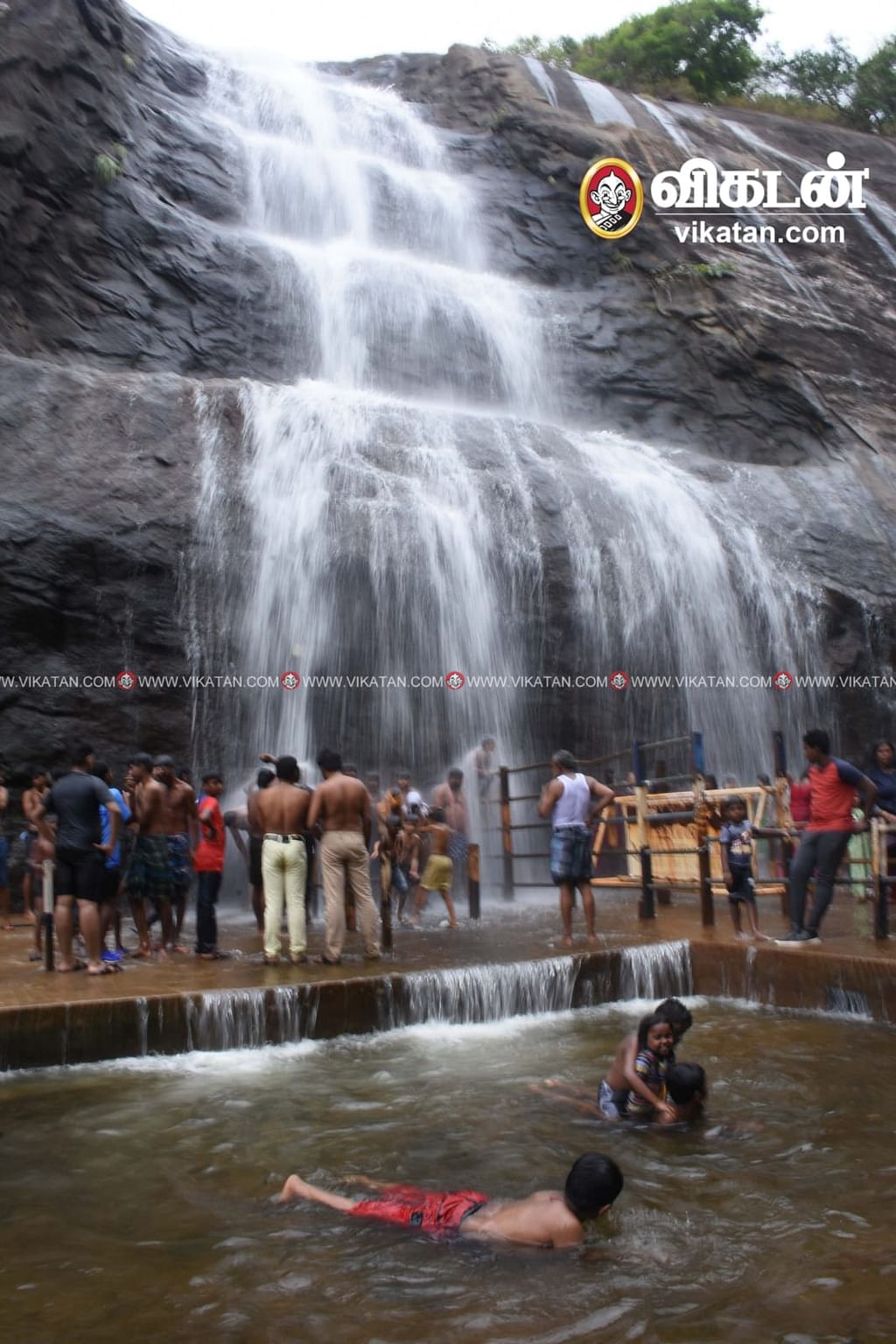 பழைய குற்றால அருவி