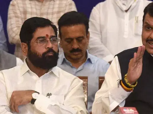 அன்னா ஹசாரே பரிந்துரை ஏற்பு; லோக் ஆயுக்தாவின் கீழ் வருகின்றனர் மகாராஷ்டிரா முதல்வர், அமைச்சர்கள்!