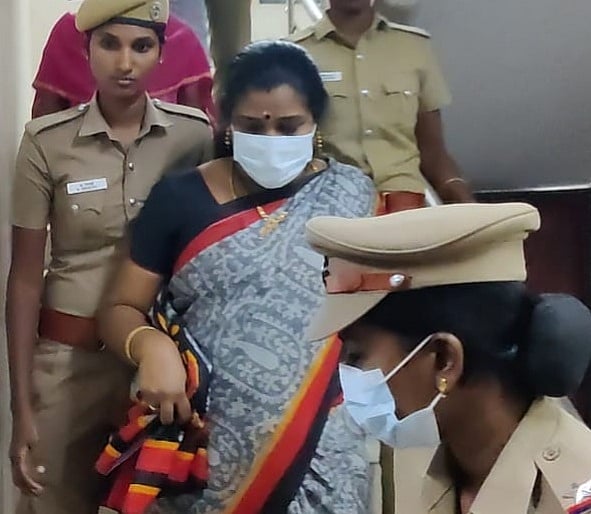 சென்னை: பட்டதாரி பெண் தற்கொலை; வாட்ஸ்அப் ஸ்டேட்டஸால் சிக்கிய அரசுப் பள்ளி ஆசிரியை - என்ன நடந்தது?