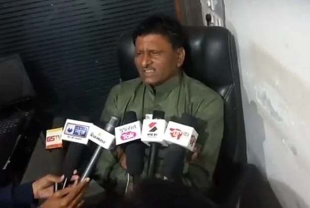 காந்திபாய் காரடி - காங்கிரஸ் வேட்பாளர்