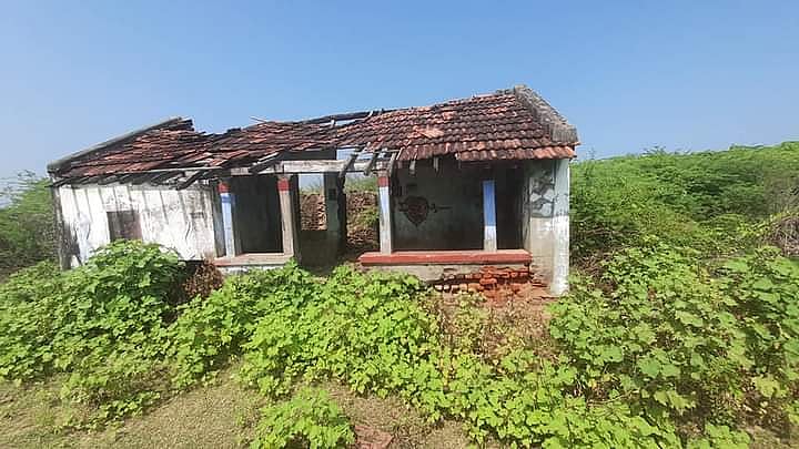 ``ஊரைவிட்டு வெளியேறிய மக்கள்; காட்டுப்பகுதியான கோட்டைமேடு!