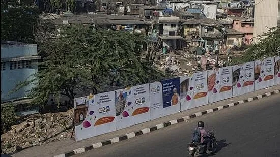 குடிசைகள் மூடி மறைப்பு