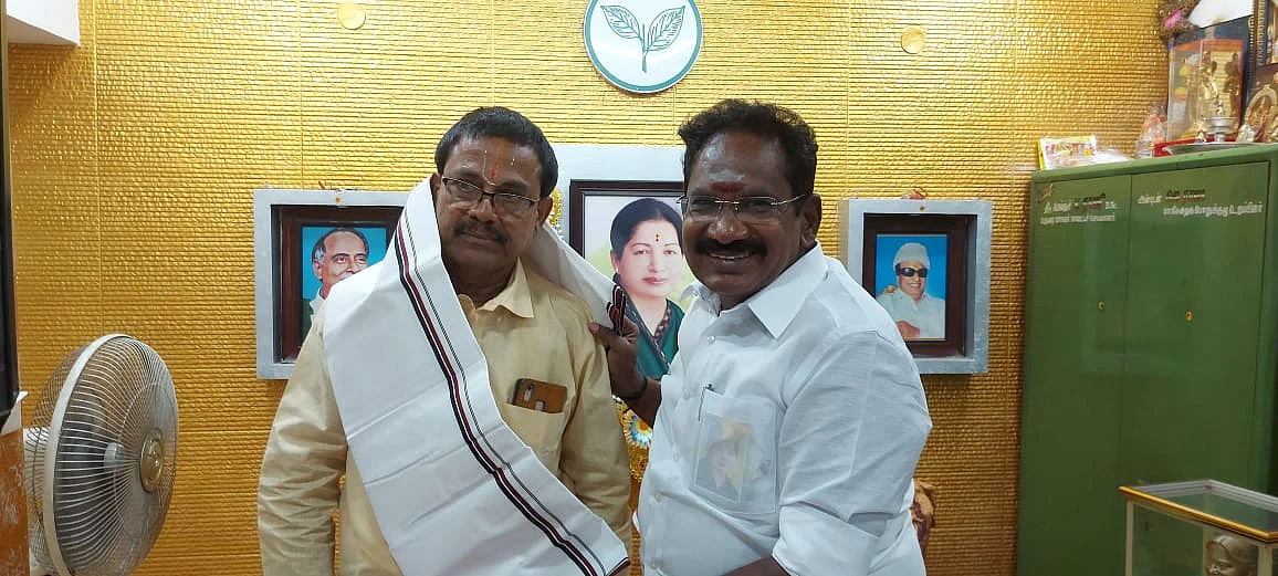அதிமுகவில் இணைந்த ராஜா சீனிவாசன்
