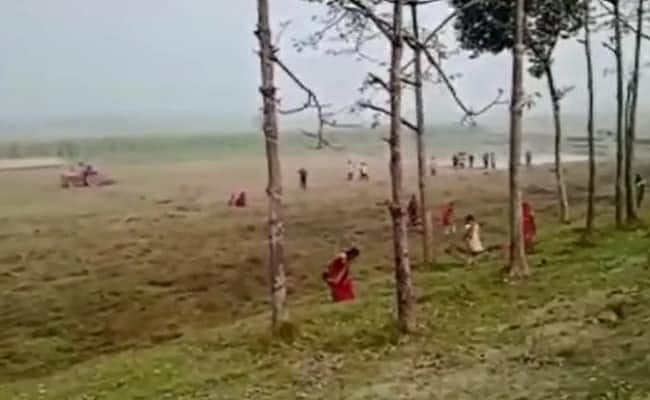 பீகார்: வலுக்கட்டாயமாக விளை நிலத்தை உழ முயற்சி; தடுக்க முயன்ற பெண்கள் மீது துப்பாக்கிச்சூடு!