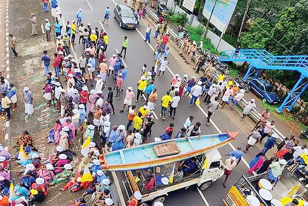 விழிபிதுங்கவைக்கும் விழிஞ்ஞம் அதானி துறைமுகம்! - மோடியாக மாறுகிறாரா பினராயி விஜயன்..?