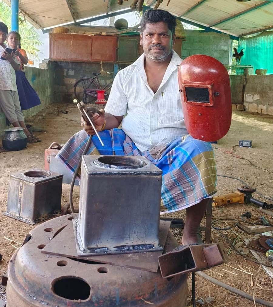 நவீன விறகு அடுப்பை உருவாக்கும் செல்வம்