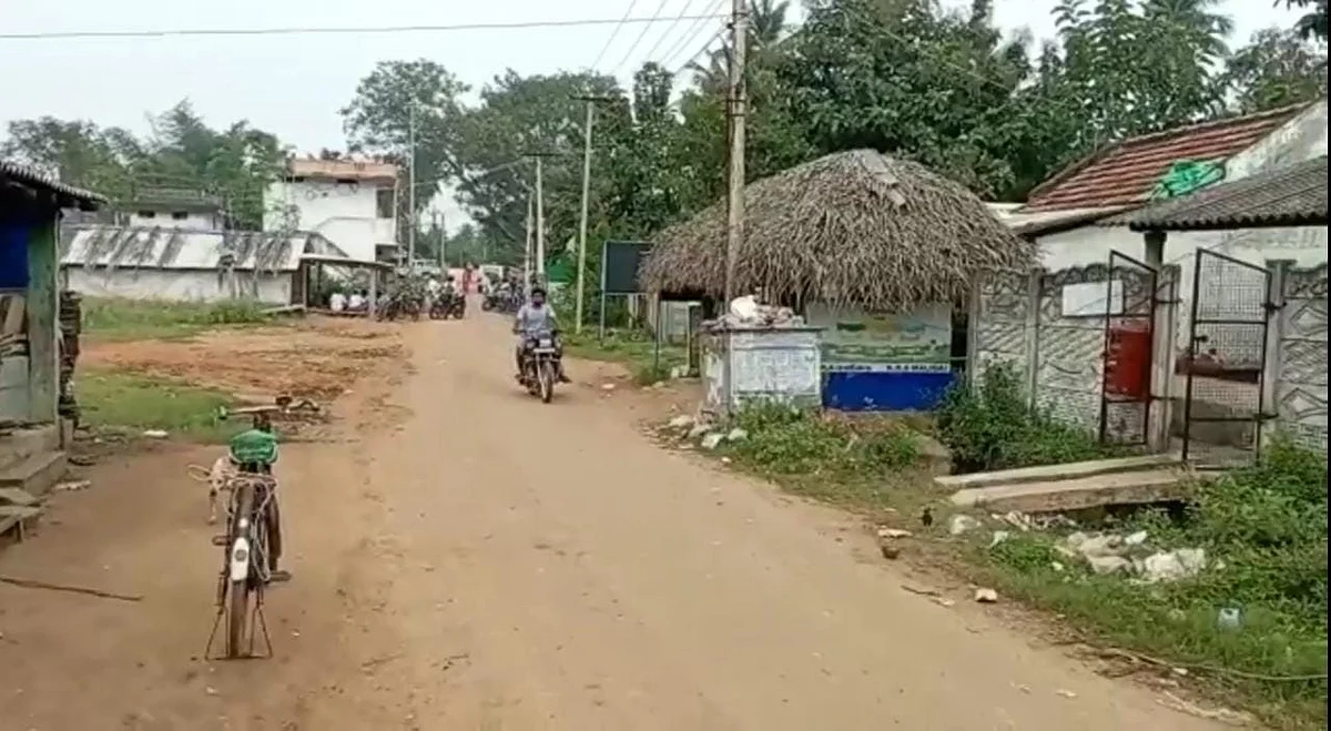தீண்டாமைக் கொடுமை பிரச்னைக்குள்ளான கிராமம்