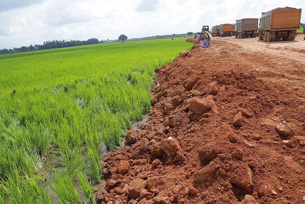 “உயிரோடு புதைக்குறாங்க!” - கதறும் விவசாயிகள்... தூங்கும் ஸ்டாலின்?