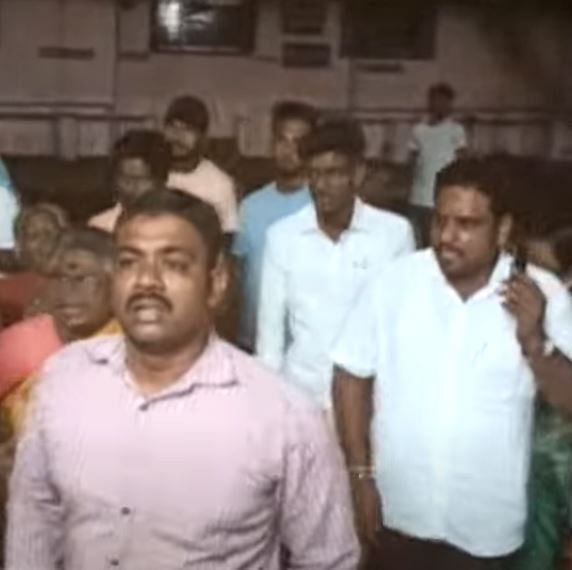 மருத்துவமனையில் உறவினர்கள் போரட்டம்