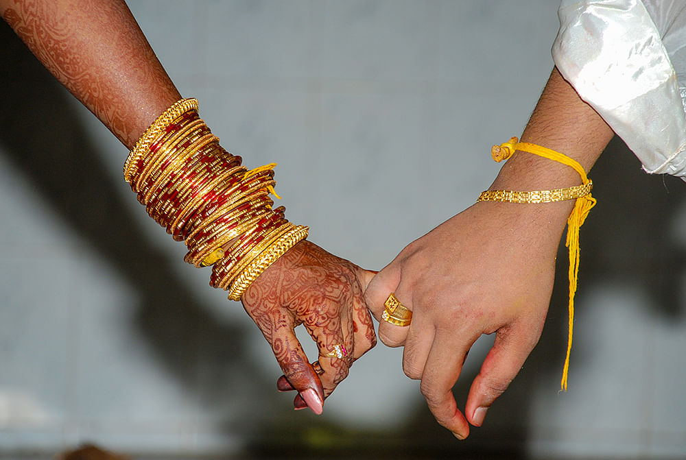 மணப்பெண் கிடைக்காமல் திண்டாட்டம்... மோசடிக் கும்பலுக்கு கொண்டாட்டம்...