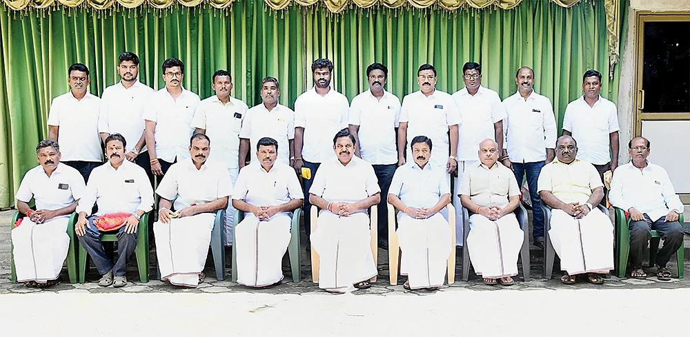 மிஸ்டர் கழுகு: காங்கிரஸ் எம்.எல்.ஏ-வுடன் டீல்... சர்வரோக நிவாரணி தேடும் அண்ணாமலை!