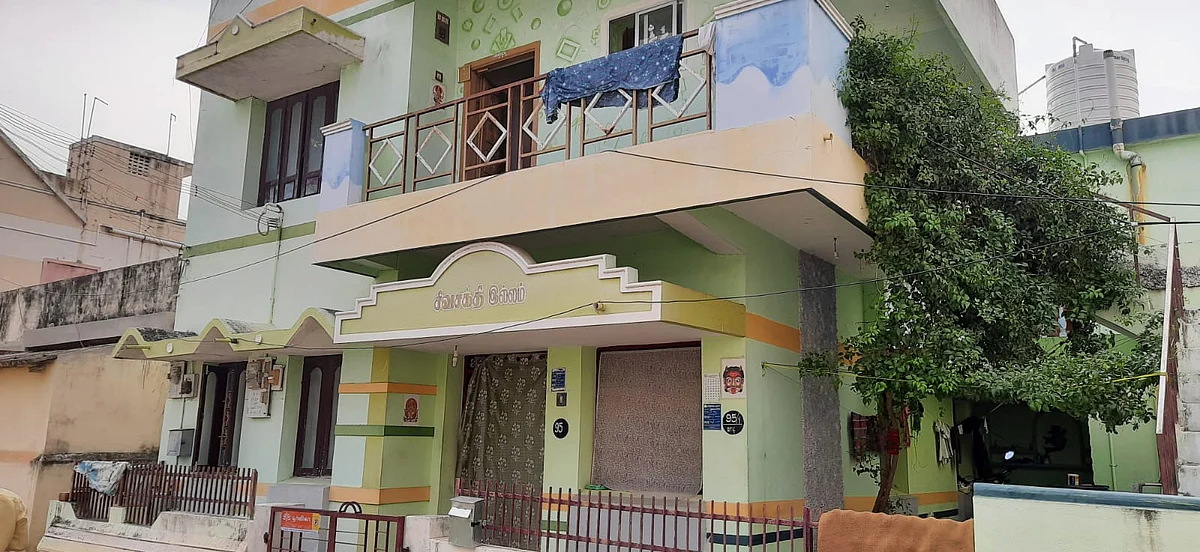 சிபிஐ அதிகாரிகள் சோதனை நடத்தி வரும் ராஜாவின் வீடு