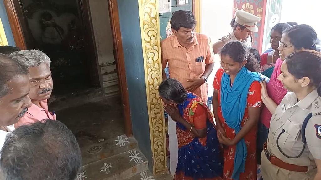 ``சாமி எல்லாருக்கும் பொதுவானது!" - பட்டியலின மக்களை கோயிலுக்குள் அழைத்துச்சென்று நெகிழவைத்த ஆட்சியர்