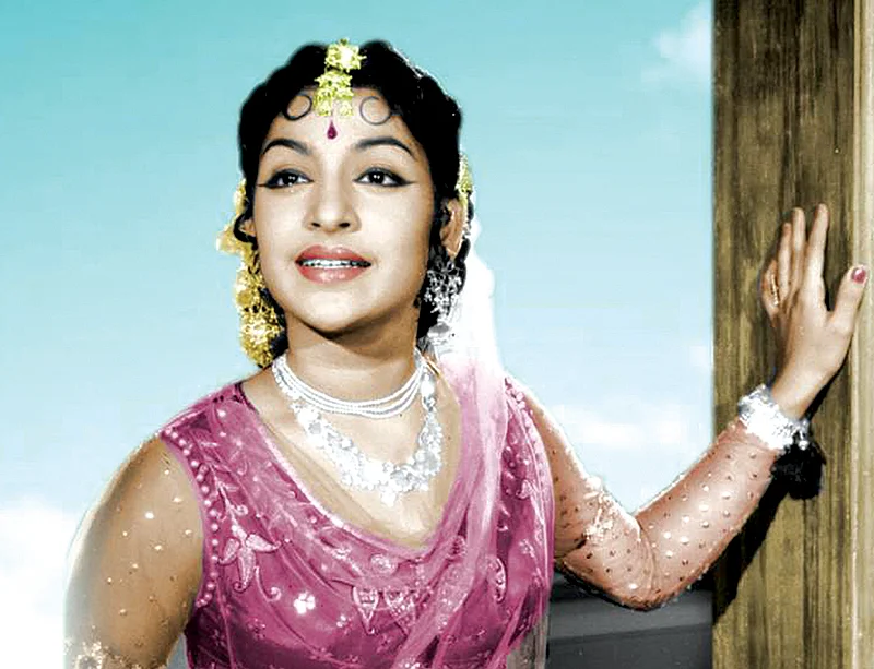 `வீரத் திருமகன்' படத்தில்...