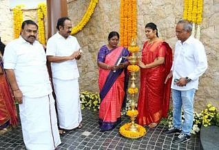 ரிசார்ட் திறப்புவிழாவில் அமைச்சர்கள்