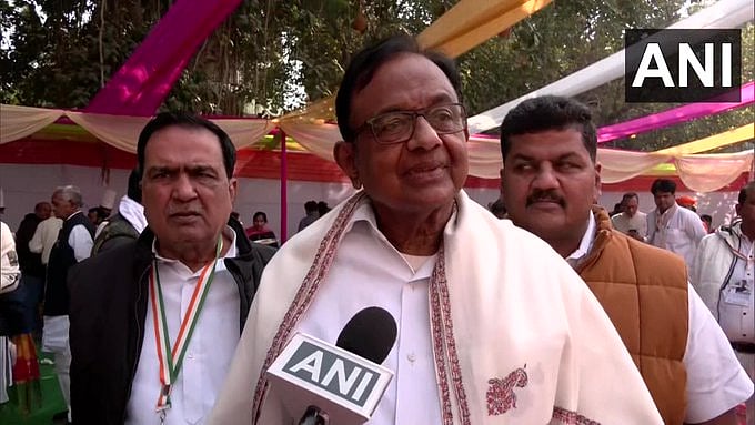 ``அனுராக் தாக்கூர் பெரிய அமைச்சர்; நாங்கள் சிறிய மனிதர்கள்” - ப.சிதம்பரம் பதில்