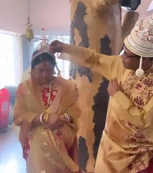 `அம்மாவின் வாழ்க்கை மாறிவிட்டது!’ - 50 வயது தாய்க்கு மறுமணம் செய்துவைத்த மகள்