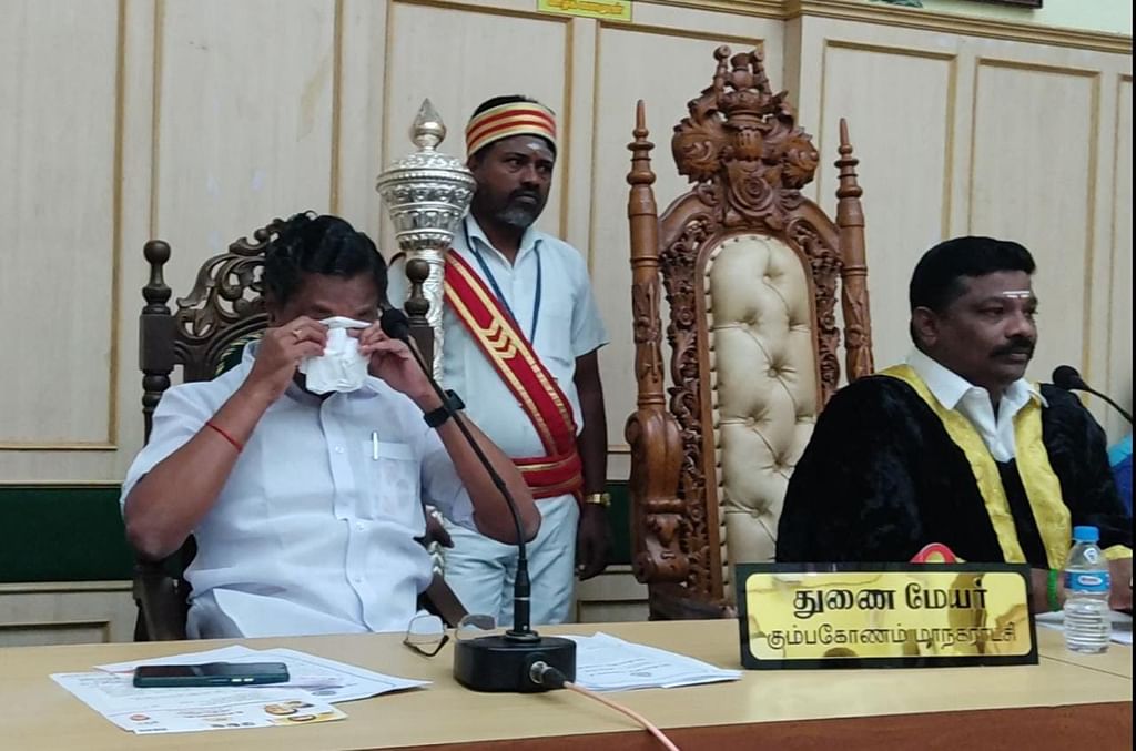 கண்கள் கலங்கிய துணை மேயர்