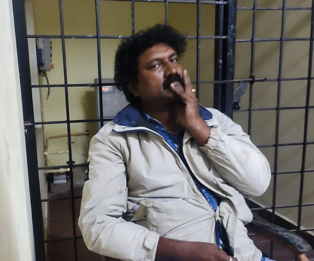 கைதான தலைமை ஆசிரியர்.