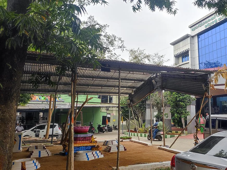 ஈரோடு மாநகராட்சி வளாகத்தில் யாகசாலை அமைக்க எதிர்ப்பு: அகற்ற முயன்ற தி.வி.க-வினர் கைது!