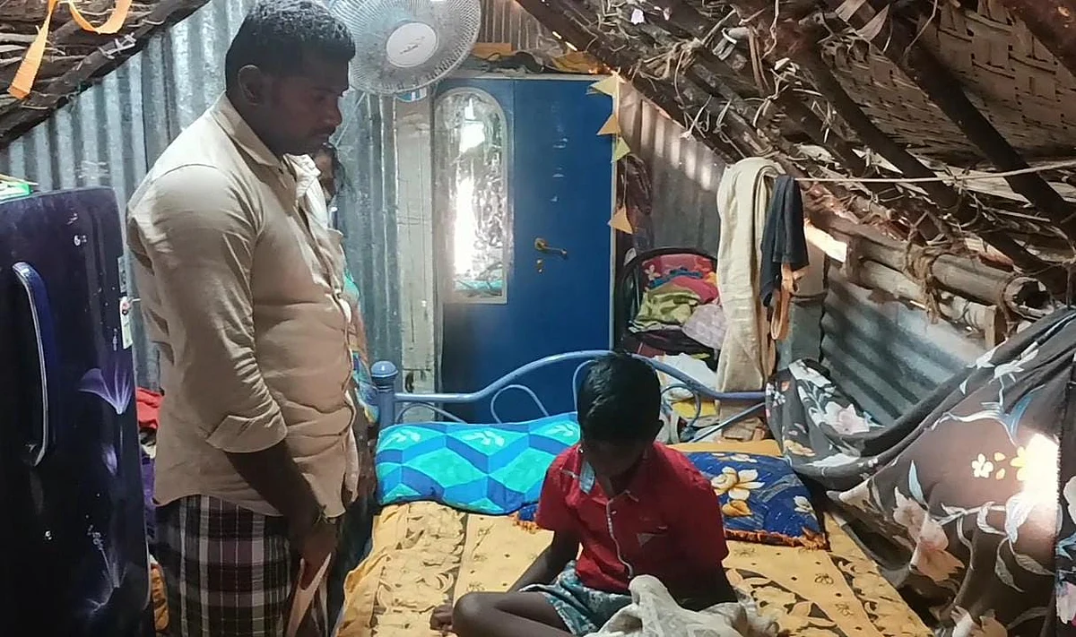 வீட்டில் முகேஷ்
