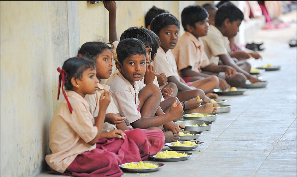 சென்னை: பள்ளி சத்துணவு மையங்களில் பெண்களுக்கு `சமையல் உதவியாளர்' பணி;  விண்ணப்பிக்கும் வழிமுறைகள்!