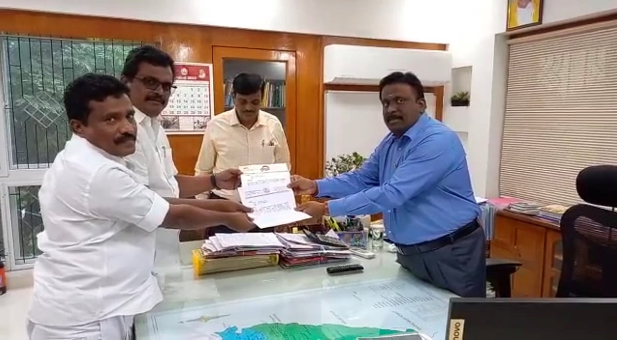 தீபம் ஏற்றுவதில் தகராறு: `ஓபிஎஸ் குடும்பத்திடமிருந்து கோயிலை மீட்போம்’ - தங்க தமிழ்ச்செல்வன்