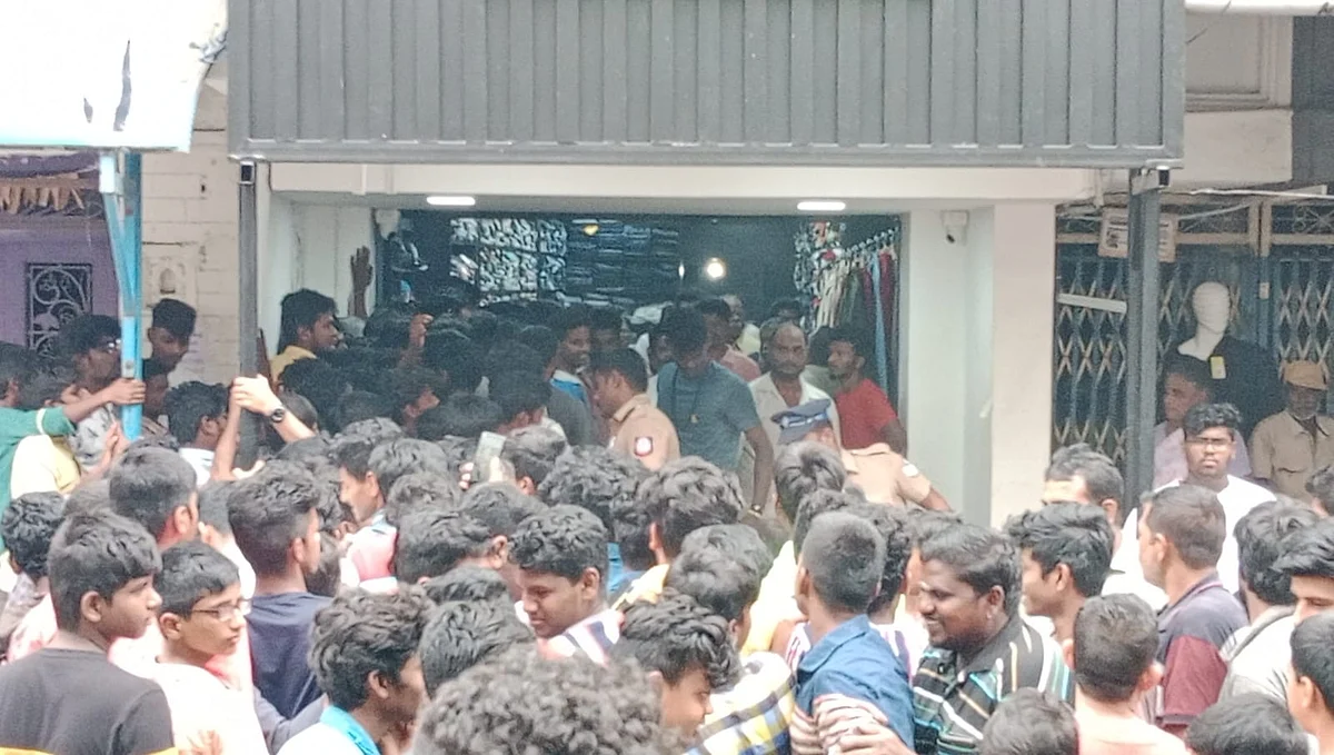 குவிந்த இளைஞர்கள்