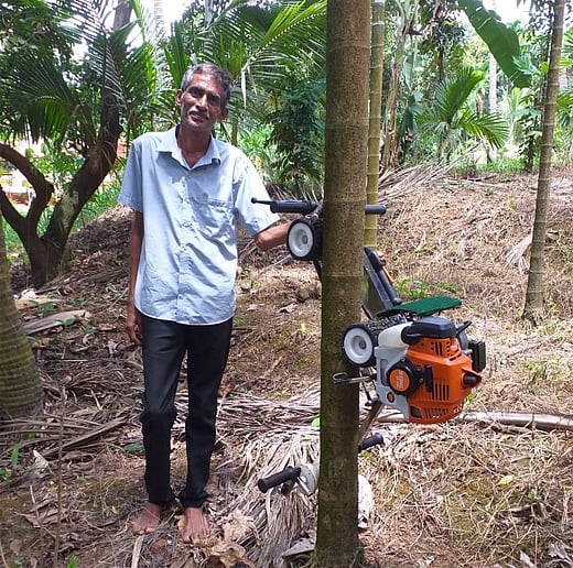 கை, கால்களால் இழுக்க தேவையில்லை; தானாகவே மரத்தில் ஏறலாம்; நவீன தென்னை மரம் ஏறும் மர பைக்!