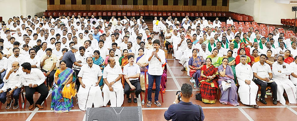மிஸ்டர் கழுகு: இதையெல்லாம் அனுபவிக்கவா, வேண்டாமான்னு தெரியலியே?