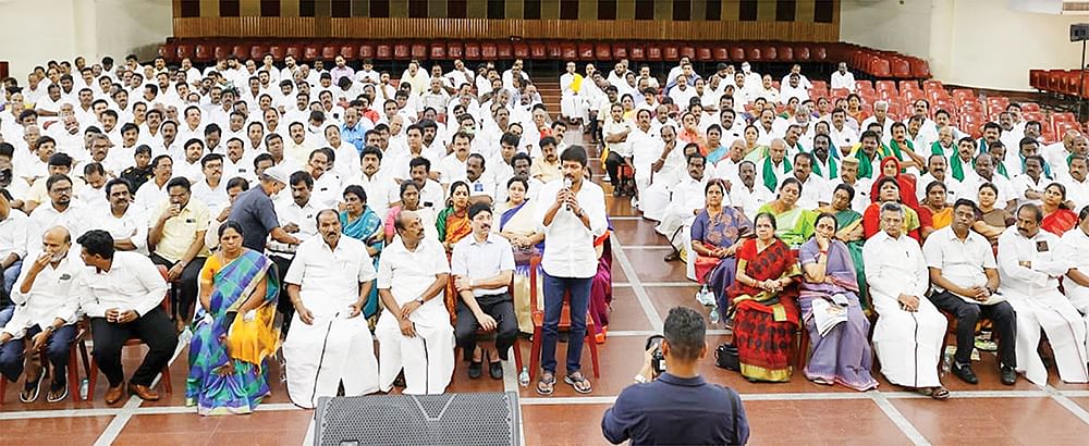 மிஸ்டர் கழுகு: இதையெல்லாம் அனுபவிக்கவா, வேண்டாமான்னு தெரியலியே? 