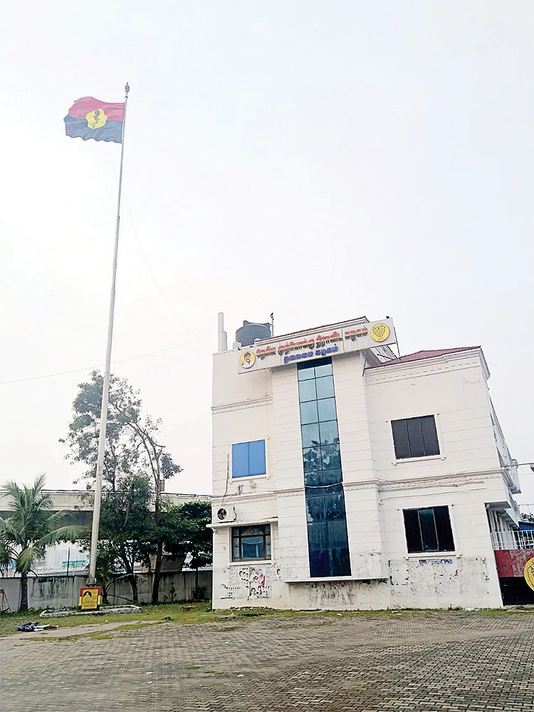 காணாமல்போன தே.மு.தி.க... களமிறங்கும் வாரிசு... பிரேமலதாவின் புத்தாண்டுத் திட்டம்!