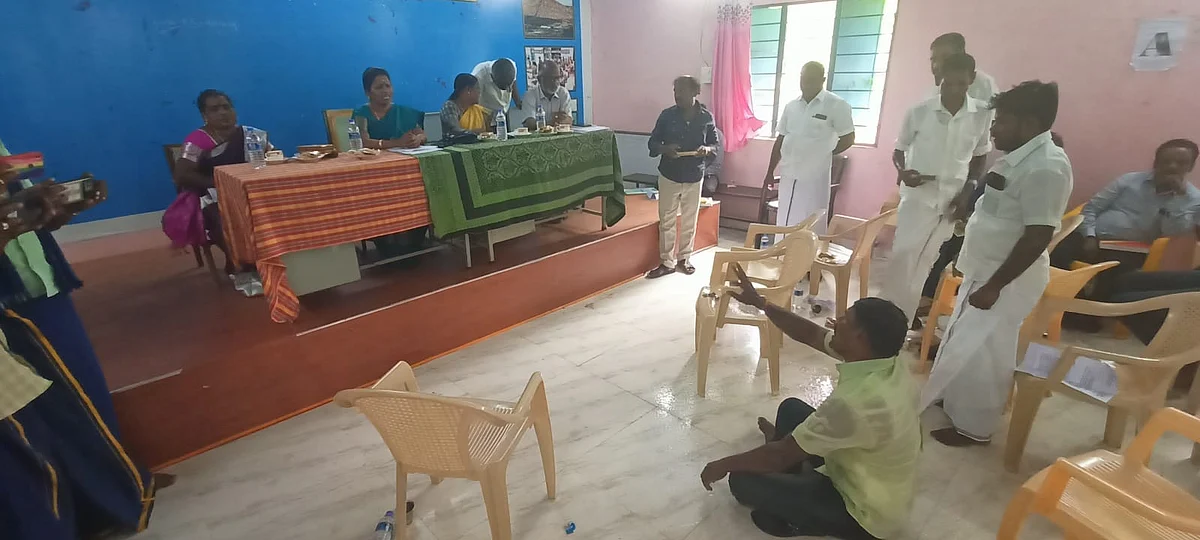 தர்ணாவில் ஈடுபட்ட கவுன்சிலர் அன்பரசு