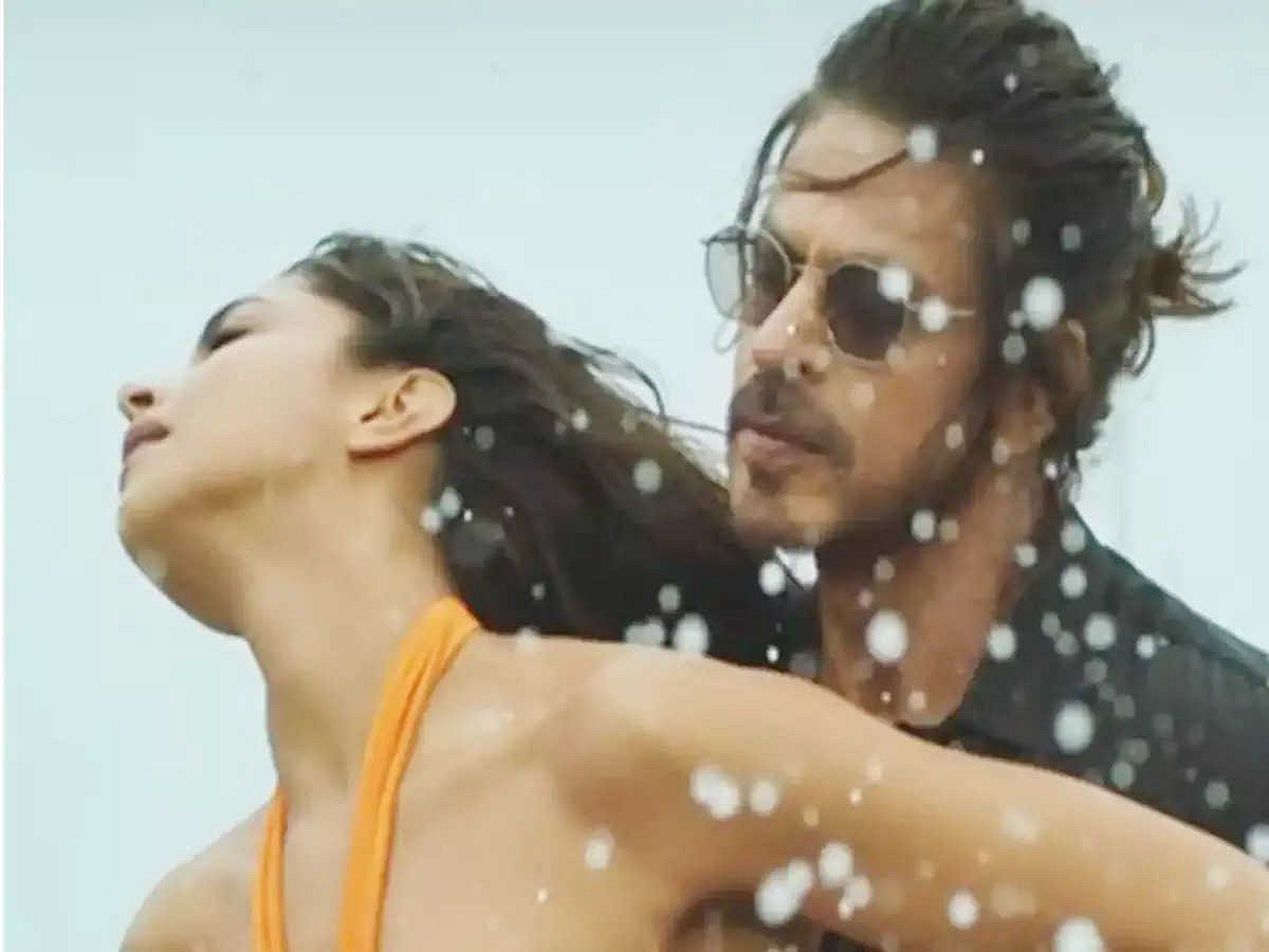 பதான் பட பாடலில் அதிக ஆபாசம்; படம் தோல்வியடையும்! நடிகர் கமால் கானின் விமர்சனத்தால் ஷாருக் அதிர்ச்சி