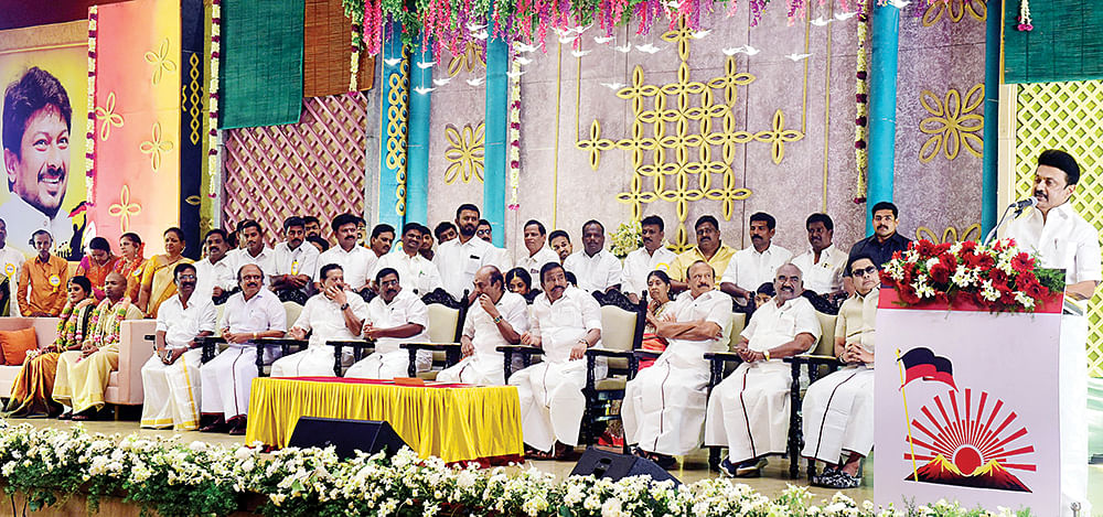 மிஸ்டர் கழுகு: துரத்தும் வழக்குகள்... தவிக்கும் அமைச்சர்கள்!