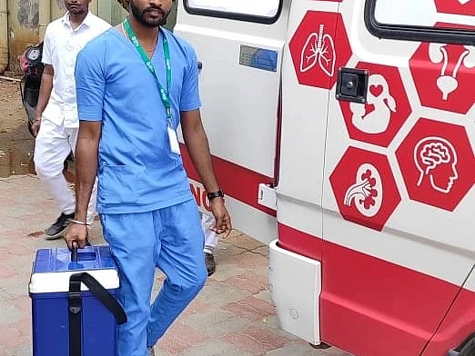 `அவர் சந்தோஷப்படுவார்!’ - மூளைச்சாவு அடைந்த முதியவரின் உடல் உறுப்புகளைத் தானம் செய்த குடும்பம்