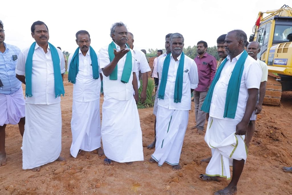 விவசாயிகளுடன் பி.ஆர்.பாண்டியன்