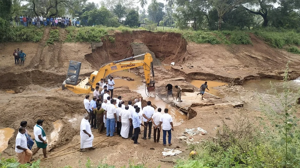 வாய்க்கால் சீரமைப்புப் பணிகள்