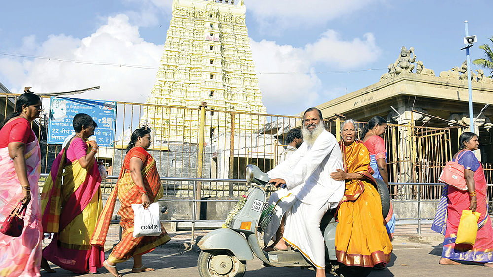 ஆன்மிகப் பயணம்: பஜாஜ் சேட்டக் ஸ்கூட்டர்