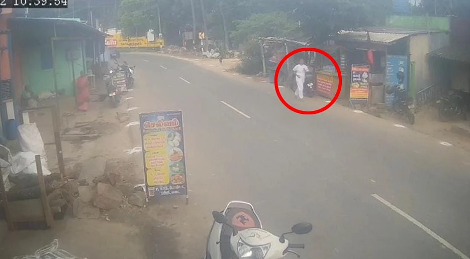 சாலையில் ஓடும் சுபஶ்ரீ