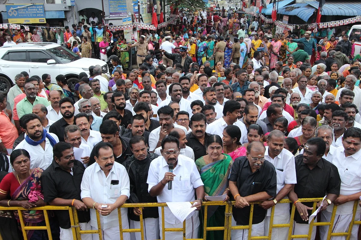 செல்லூர் ராஜூ தலைமையில் ஆர்ப்பாட்டம்