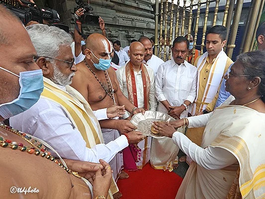 குடியரசுத் தலைவர் திரௌபதி முர்முவுக்கு இஸ்திகபல் மரியாதை