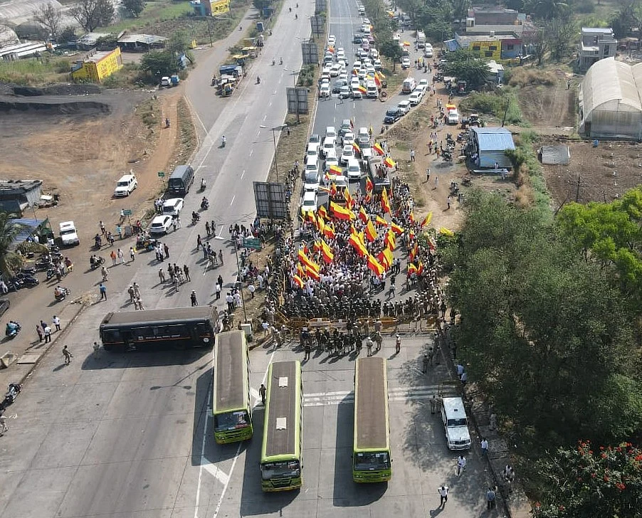 போராட்டம் நடத்திய கன்னட அமைப்பினர்