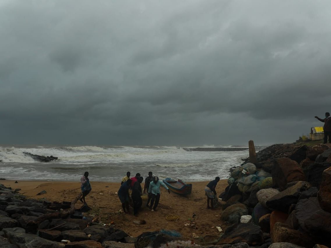 அச்சுறுத்தும் மாண்டஸ் புயல்: `சென்னையில் தயார்நிலையில் மீட்புக்குழுவினர்!' - காவல்துறை தகவல்