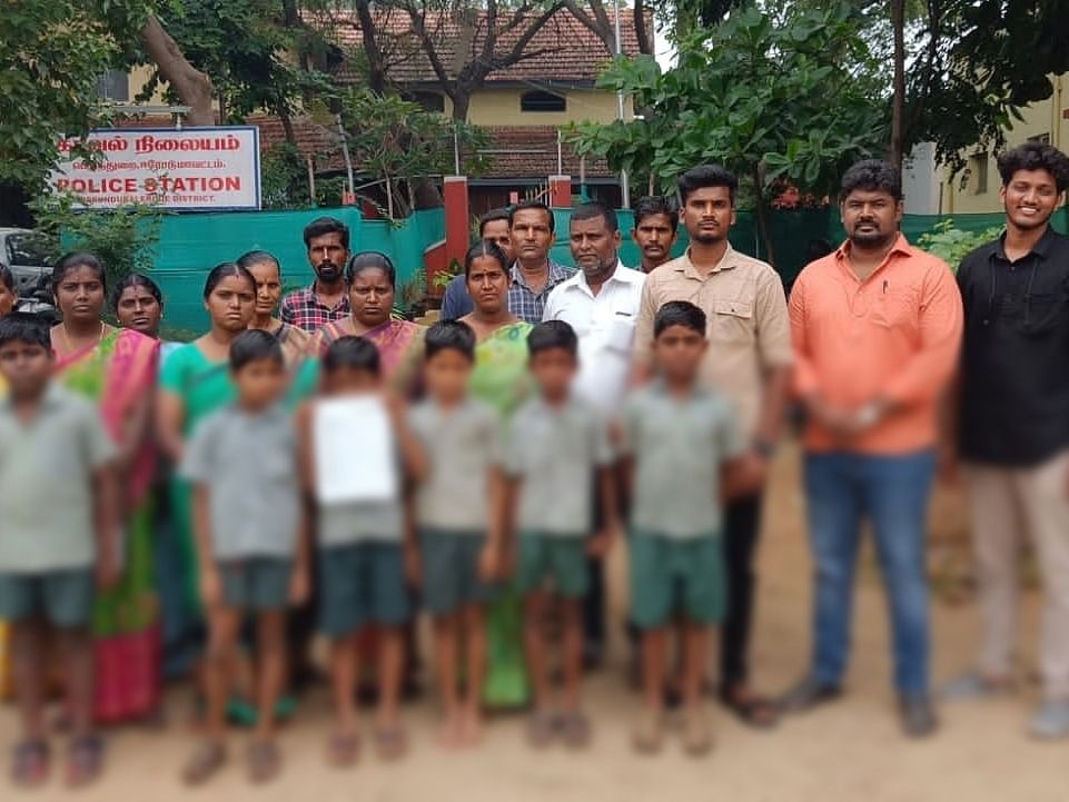 கழிவறையைச் சுத்தம் செய்த பட்டியலின மாணவர்கள்... சஸ்பெண்ட் ஆன தலைமை ஆசிரியை கைது - பின்னணி என்ன?!